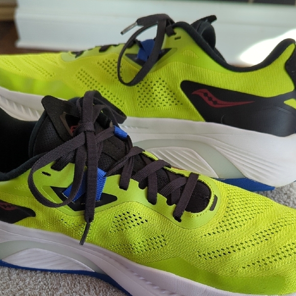 Saucony Men's Size 10 Neon Yellow Running Shoes Awesome Shape!!!! - Picture 9 of 15
